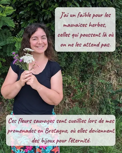 Ces fleurs sauvages sont cueillies lors de mes promenades en Bretagne où elles deviennent des bijoux pour l'éternité